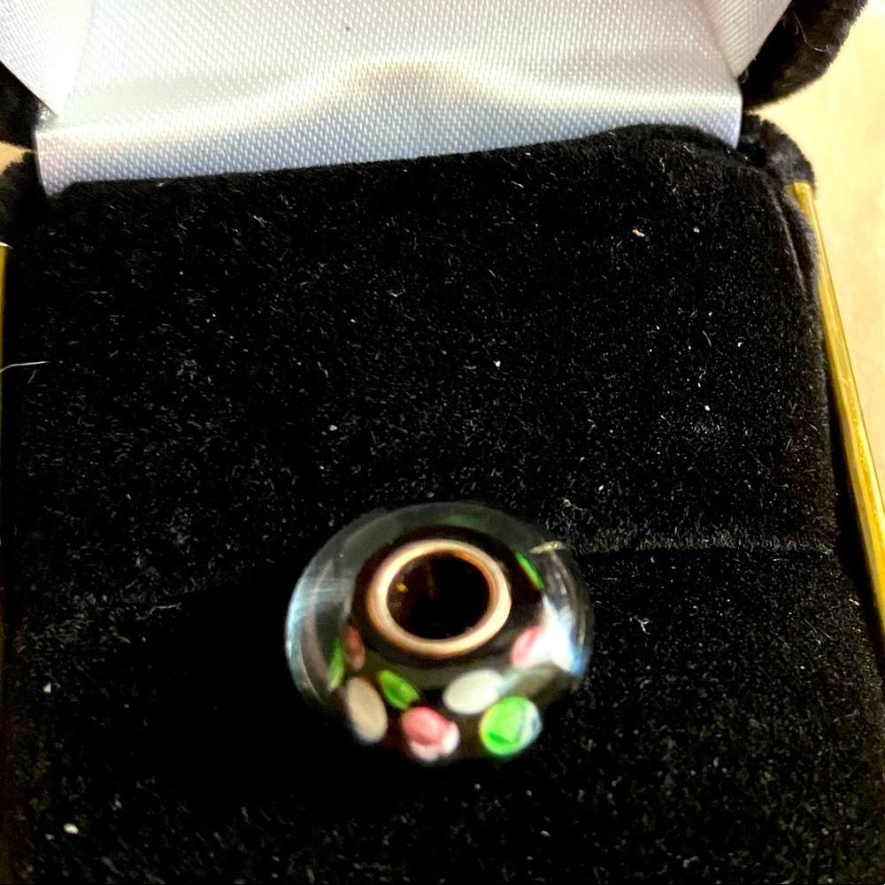 Cuban glass bracelet bead